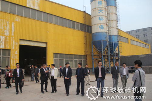  國家住建部建筑垃圾調(diào)研團及各部門領導參觀公司生產(chǎn)車間