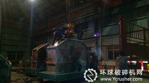 江礦機械發(fā)往株洲客戶制砂機正在裝貨