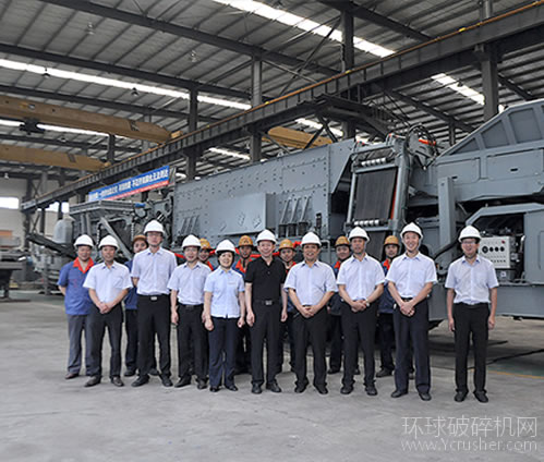 世界最大的履帶移動篩分站在鄭州市上街區(qū)試機發(fā)貨