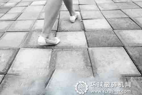 利用建筑垃圾生產的地磚已被廣泛應用