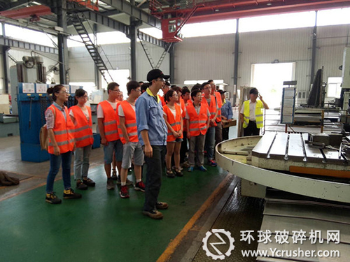 機械工程學(xué)院全體學(xué)生在久益環(huán)球(淮南)采礦設(shè)備公司參觀實習(xí)