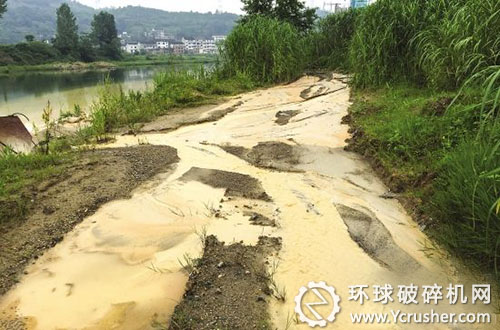 5月13日，婁底市婁漣砂場，污水未作任何處理，直接流入漣水河中