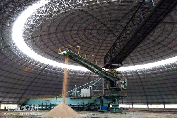 石灰石順利進(jìn)入堆場