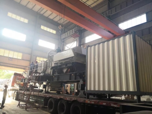 南方路機移動破碎篩分設(shè)備八車齊發(fā)