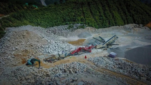 南方路機移動破碎篩分設(shè)備