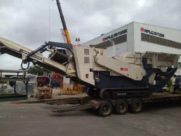 南方路機移動破碎篩分設(shè)備八車齊發(fā)