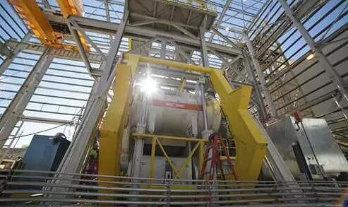 世界上最大型號的高壓輥磨機(jī)